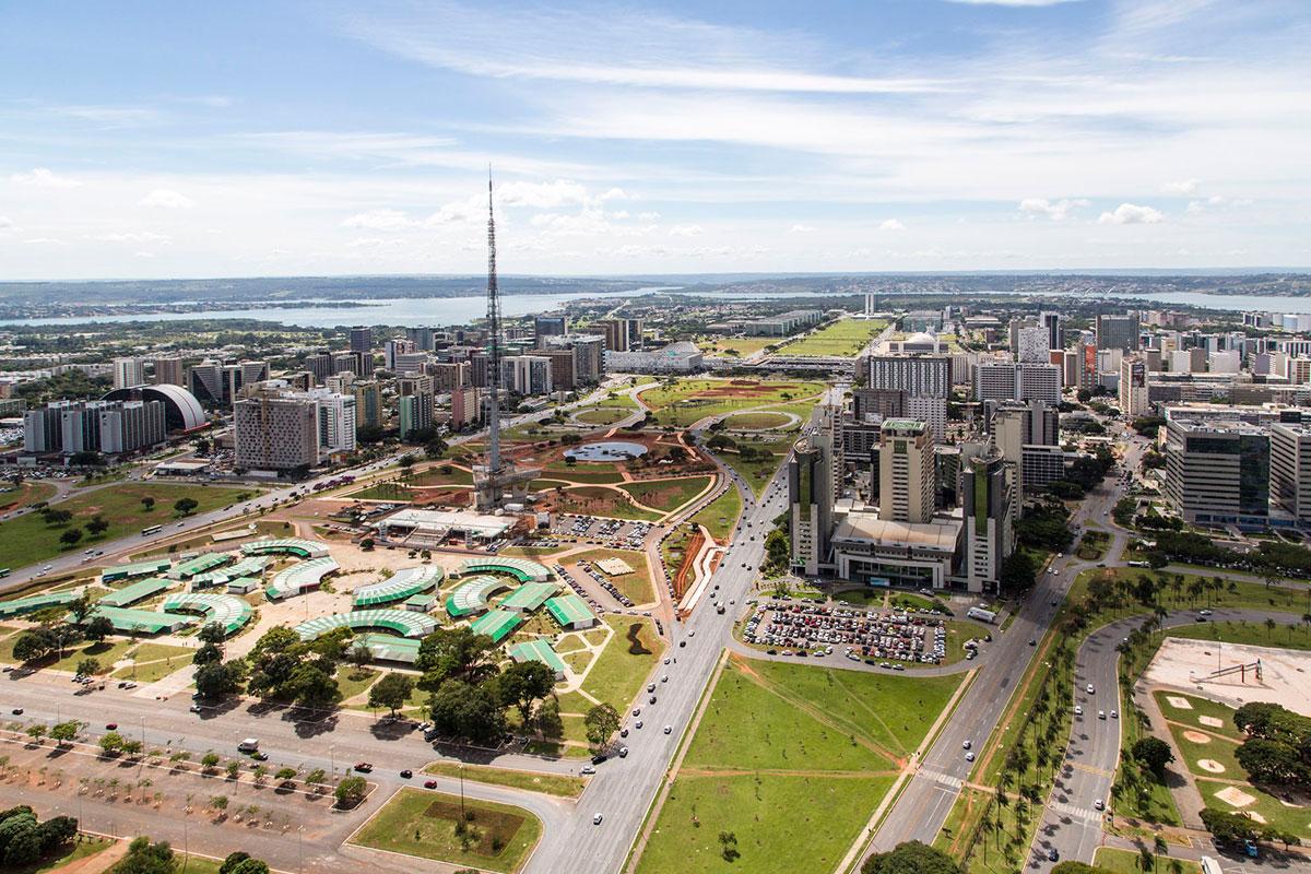 5 Ideias de Títulos para Walking Tours em Brasília:
1. Descubra Brasília a Pé: Os Melhores Walking Tours em Inglês
2. Brasília em 3 Horas: Um Guia a Pé pelo Eixo Monumental
3. Tours Gratuitos em Brasília: Explore a Capital Caminhando
4. Walking Tour Residencial em Brasília: Arquitetura e Cotidiano
5. Dicas Essenciais para seu Walking Tour em Brasília
